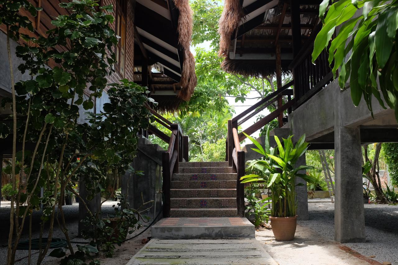 Panji Panji Tropical Wooden Home Pantai Cenang  Exterior photo
