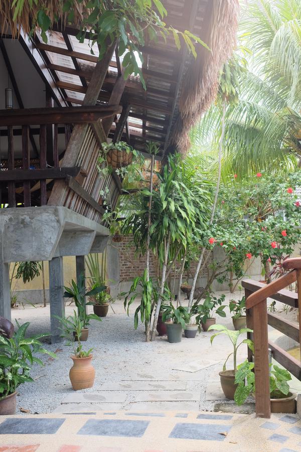 Panji Panji Tropical Wooden Home Pantai Cenang  Exterior photo