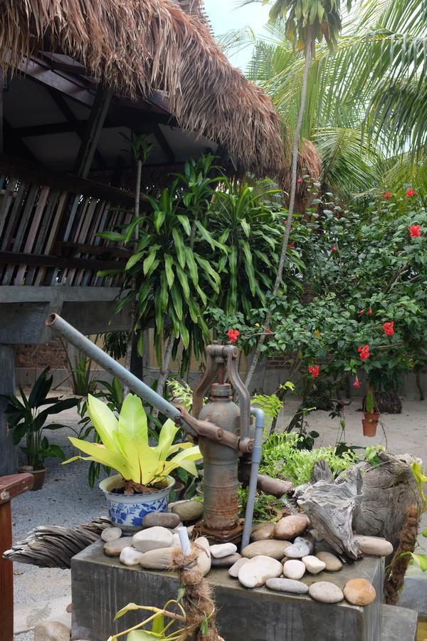 Panji Panji Tropical Wooden Home Pantai Cenang  Exterior photo