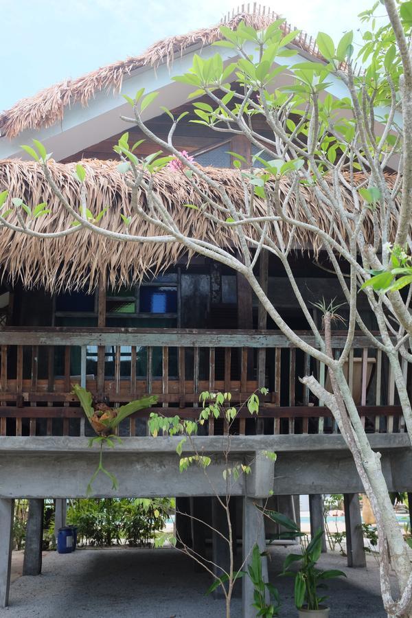 Panji Panji Tropical Wooden Home Pantai Cenang  Exterior photo
